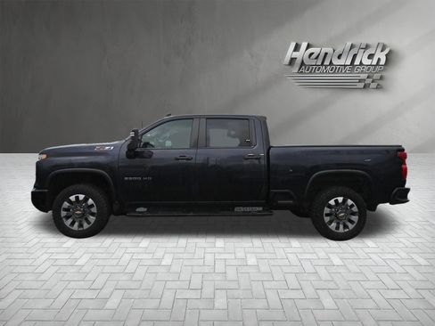 Used 2024 Chevrolet Silverado 2500 Custom w/ Custom Value Package image 9