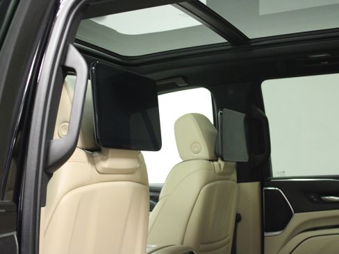 Used 2021 Cadillac Escalade Premium Luxury image 13