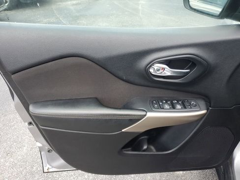 Used 2018 Jeep Cherokee Latitude image 13