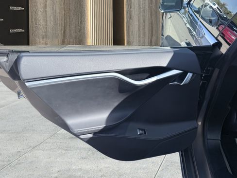 Used 2015 Tesla Model S 70D image 33