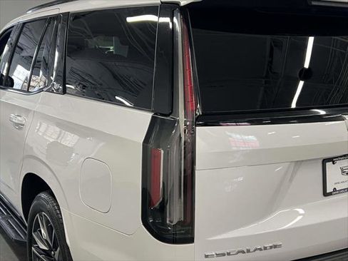 Used 2023 Cadillac Escalade Sport Platinum image 11