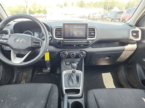 Used 2022 Hyundai Venue SE image 9