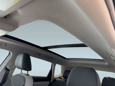 New 2026 Volkswagen Taos SE image 16