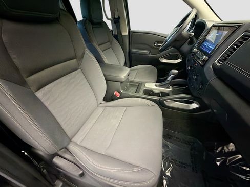 Used 2024 Nissan Frontier SV image 15