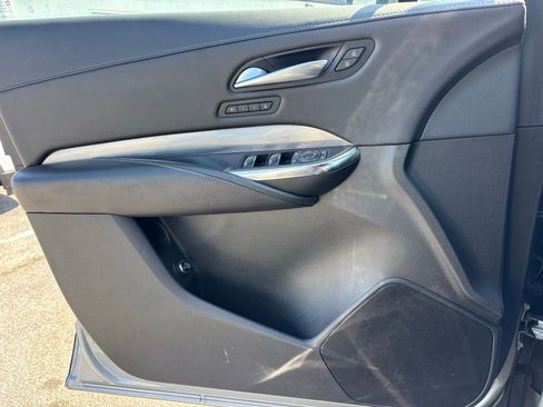 Used 2024 Cadillac XT4 Premium Luxury image 7