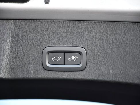 Certified 2025 Volvo XC40 B5 Core image 25