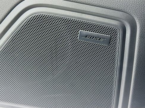 Certified 2025 Porsche Macan image 12