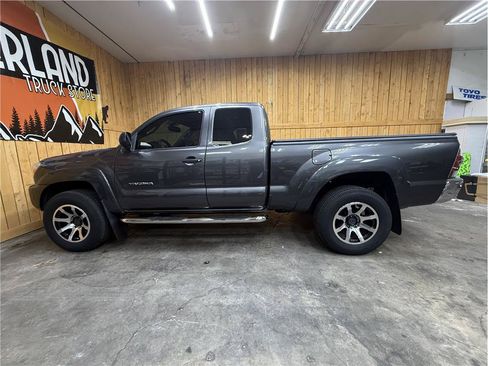 Used 2012 Toyota Tacoma 4x4 Access Cab w/ SR5 Pkg image 10
