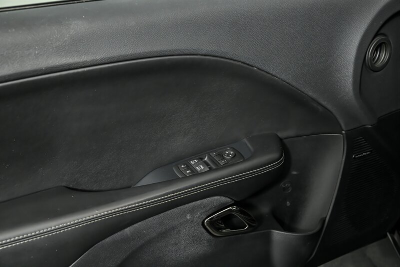 Used 2016 Dodge Challenger SRT Hellcat RWD image 13