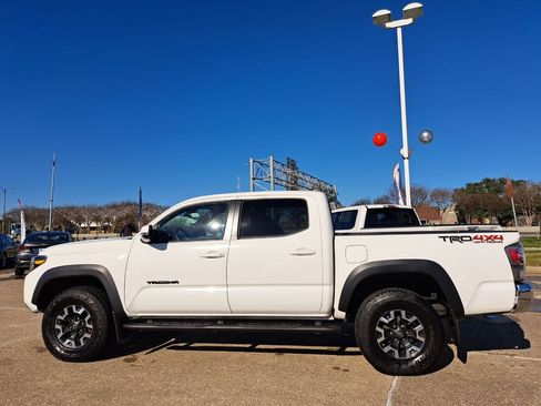 Used 2022 Toyota Tacoma TRD Off-Road image 8