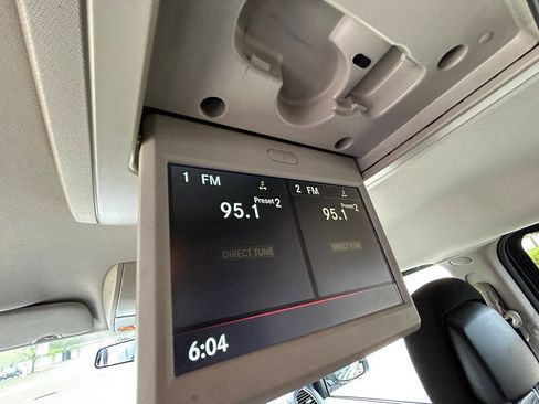 Used 2016 Dodge Grand Caravan SXT w/ Rear Park Assist Package FWD image 36