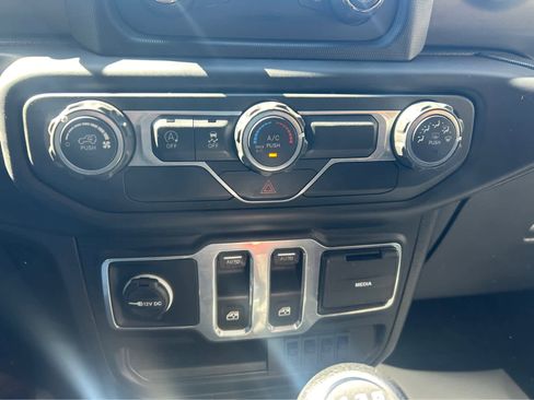 Used 2019 Jeep Wrangler Sport image 13