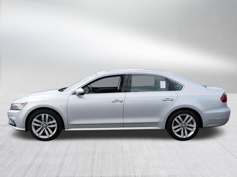 Used 2017 Volkswagen Passat 1.8T SE FWD image 5