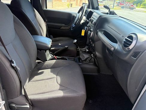 Used 2014 Jeep Wrangler Unlimited Sport w/ Quick Order Package 23S AWD/4WD image 19