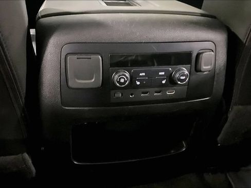 Used 2018 Chevrolet Suburban Premier AWD/4WD image 27