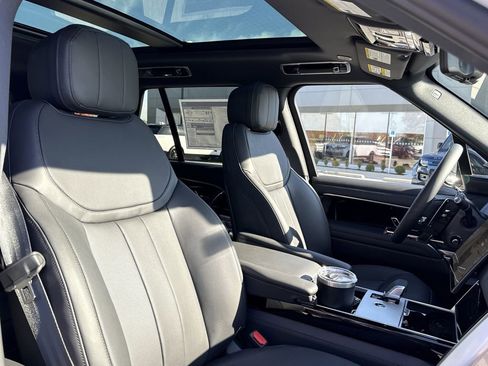 New 2025 Land Rover Range Rover SE image 17