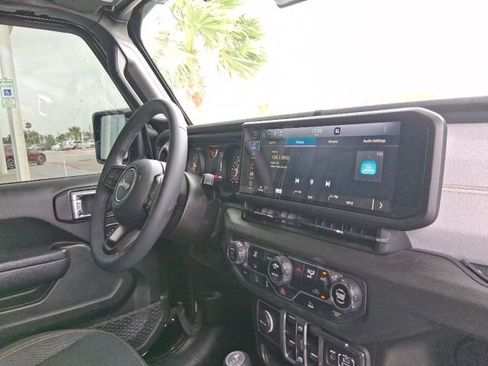 Used 2025 Jeep Wrangler Unlimited Sport AWD/4WD image 11