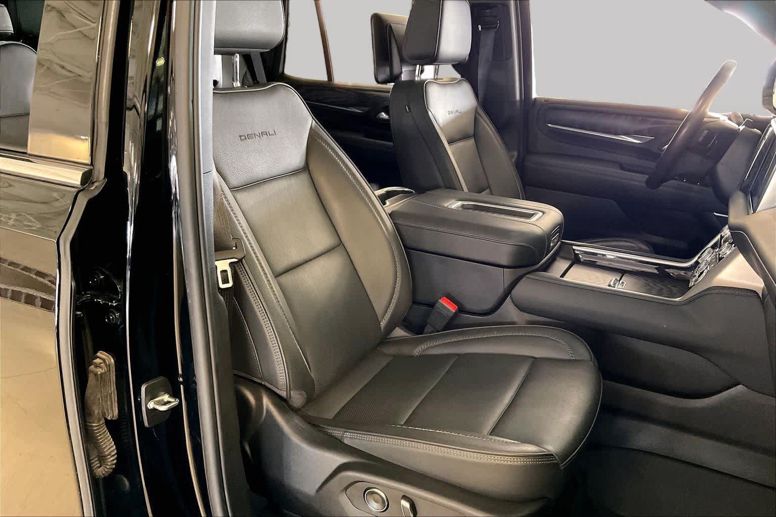 Used 2024 GMC Yukon Denali w/ Denali Reserve Package AWD/4WD image 8