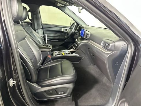 Used 2020 Ford Explorer XLT w/ Equipment Group 202A image 29