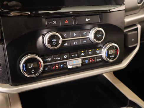 Used 2024 Ford Expedition Max XLT image 8