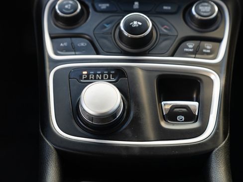 Used 2015 Chrysler 200 Limited w/ Convenience Group image 30