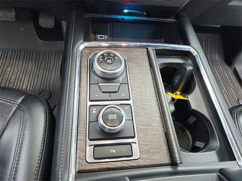 Used 2018 Ford Expedition Limited image 26