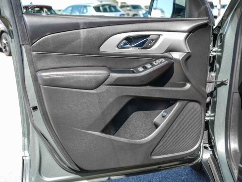 Used 2022 Chevrolet Traverse LT FWD image 22