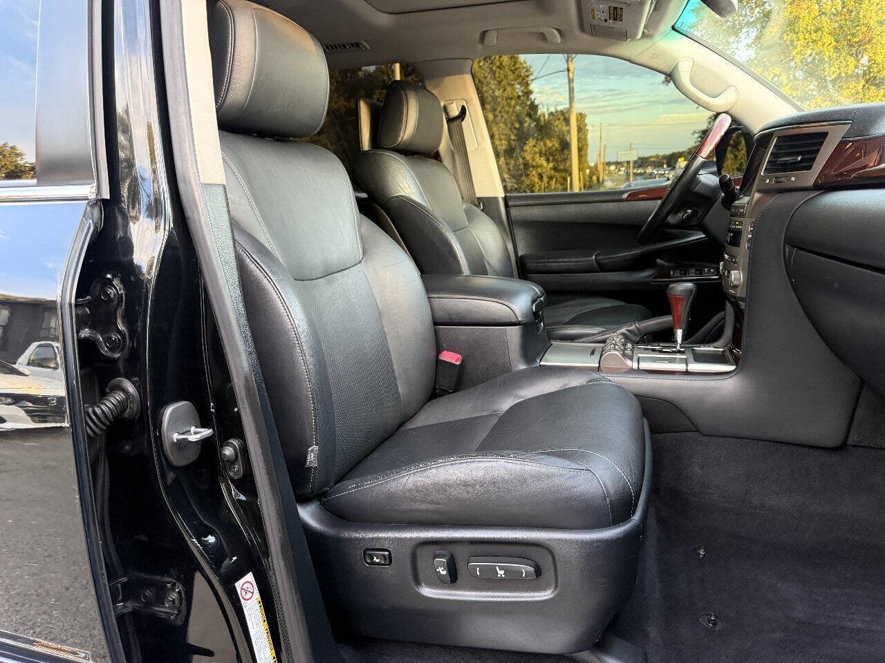 Used 2014 Lexus LX 570 4WD image 15
