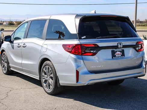 New 2026 Honda Odyssey Touring image 6