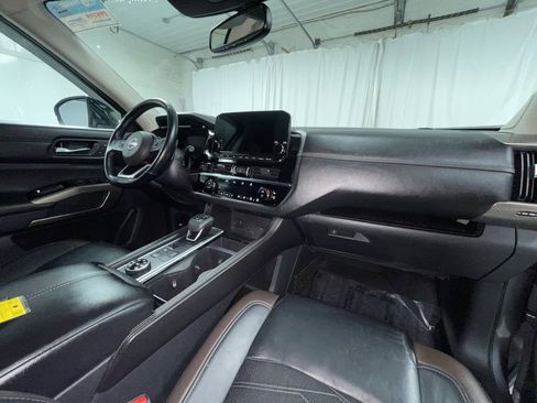 Used 2022 Nissan Pathfinder Platinum w/ Cargo Package image 5