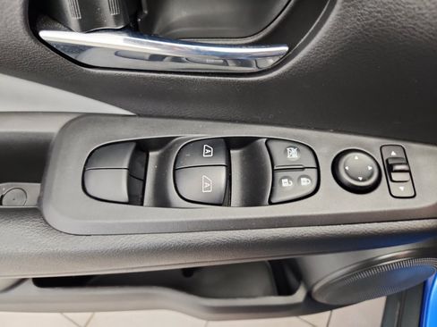 Used 2021 Nissan Kicks SR w/ SR Premium Package FWD image 9