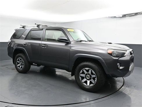 Used 2018 Toyota 4Runner TRD Off-Road image 3
