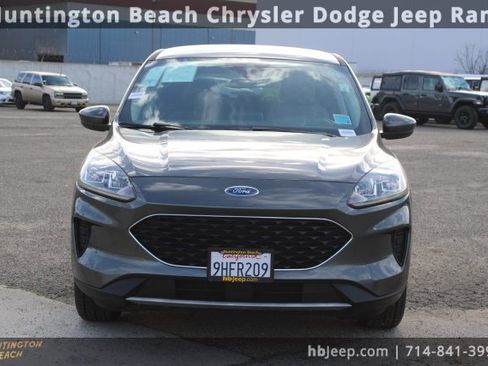 Used 2020 Ford Escape SE image 2