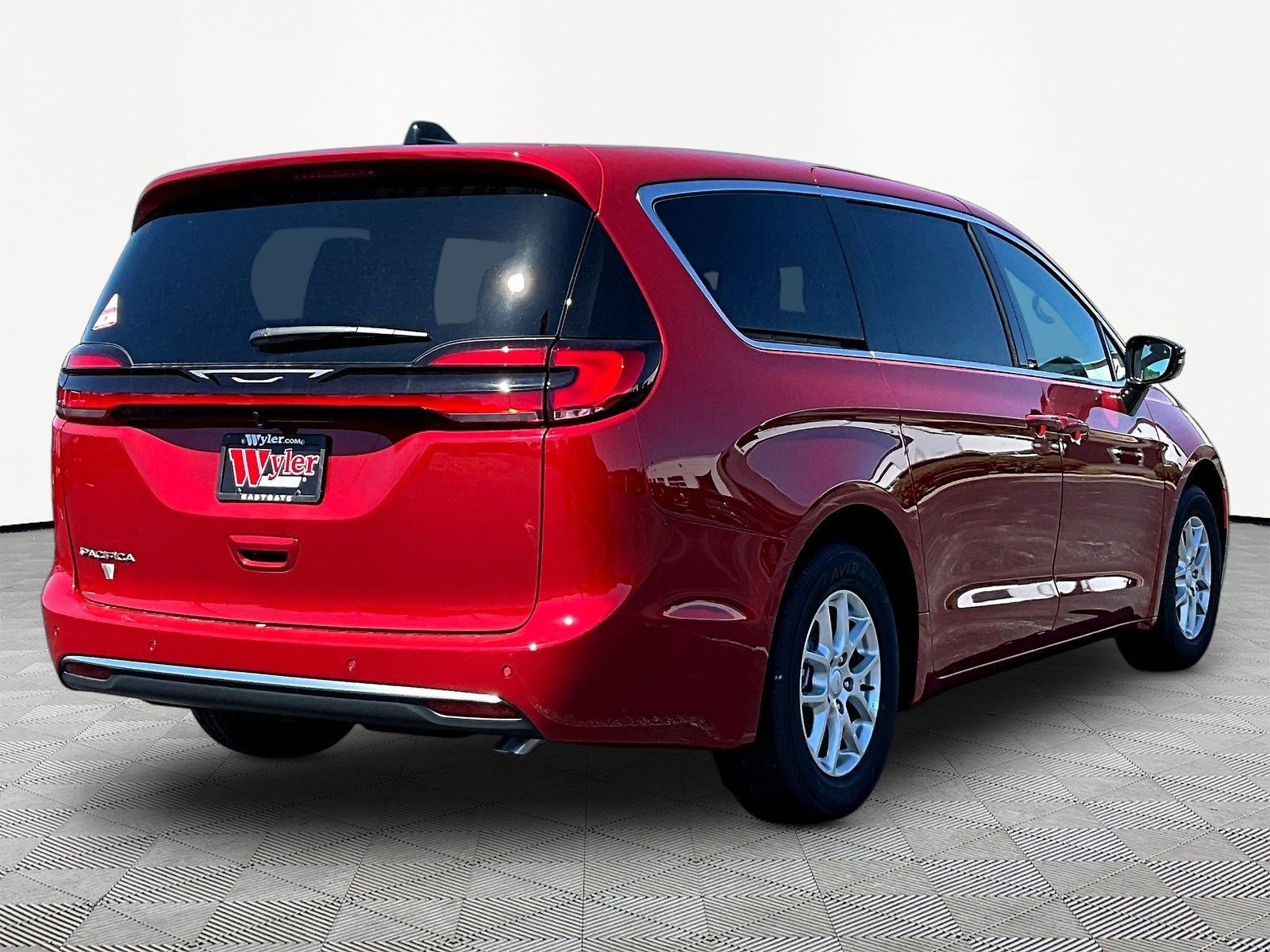 New 2027 Chrysler Pacifica Select AWD/4WD image 7
