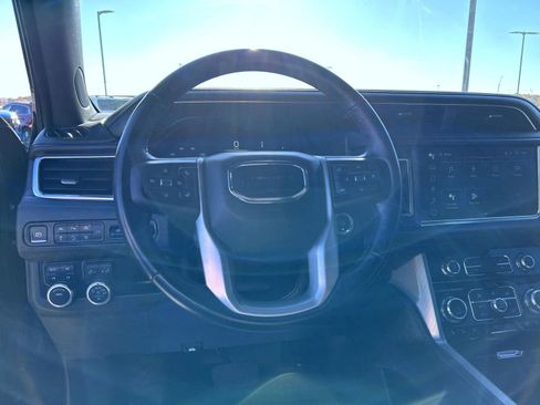 Used 2022 GMC Yukon XL Denali image 11