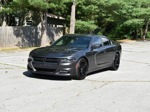 Used 2015 Dodge Charger R/T RWD image 3