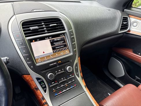 Used 2017 Lincoln MKX Reserve w/ Luxury Package AWD/4WD image 7
