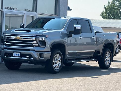 Used 2024 Chevrolet Silverado 2500 High Country w/ Technology Package image 9