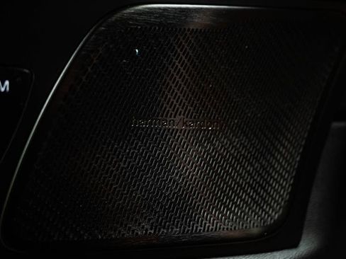 Used 2022 Volvo XC60 T8 Inscription image 17