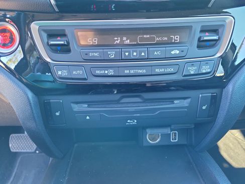 Used 2020 Honda Pilot Touring image 14