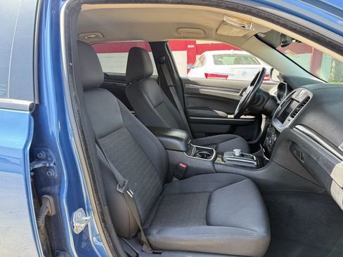 Used 2022 Chrysler 300 Touring w/ Sport Appearance Package RWD image 27