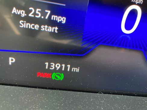 Used 2023 Volkswagen Tiguan SE w/ Panoramic Sunroof Package FWD image 16