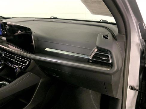 Used 2024 Chevrolet Traverse LT AWD/4WD image 16