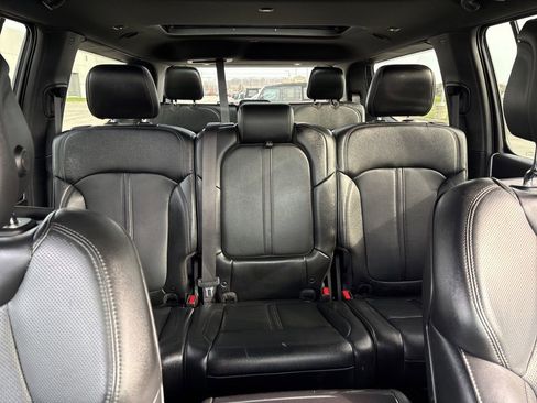 Used 2024 Jeep Wagoneer Base w/ Premium Group I image 15