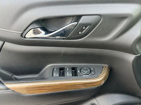 Used 2020 GMC Acadia SLE w/ Driver Convenience Package image 11