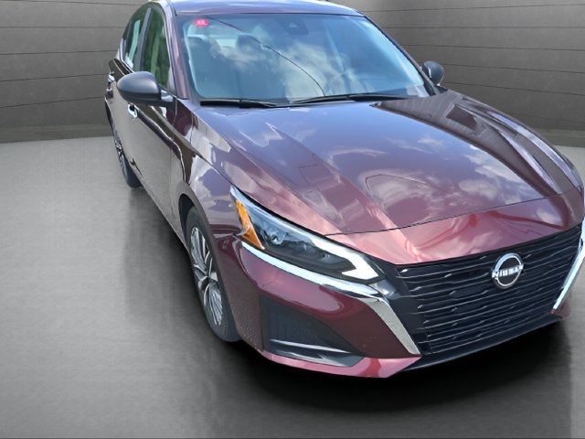 Certified 2025 Nissan Altima 2.5 SV FWD image 2