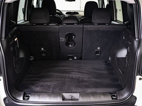 Used 2022 Jeep Renegade Trailhawk image 18