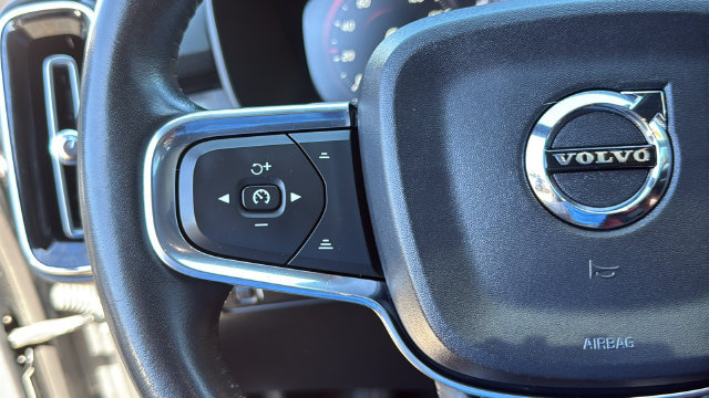 Used 2019 Volvo XC40 T5 Momentum AWD/4WD image 12