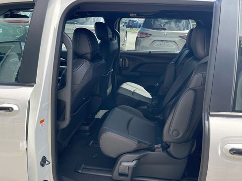 Used 2026 Toyota Sienna XSE FWD image 9