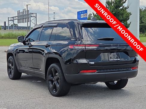 Used 2024 Jeep Grand Cherokee Altitude AWD/4WD image 4